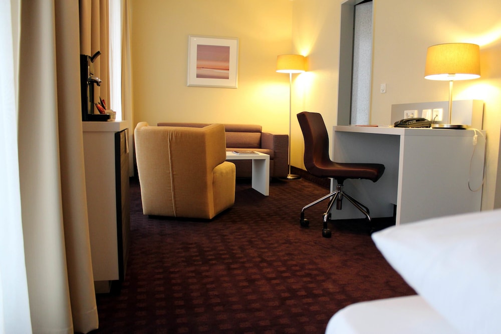 Habitación Privilege con cama king del hotel Mercure Dortmund Centrum. Foto 2
