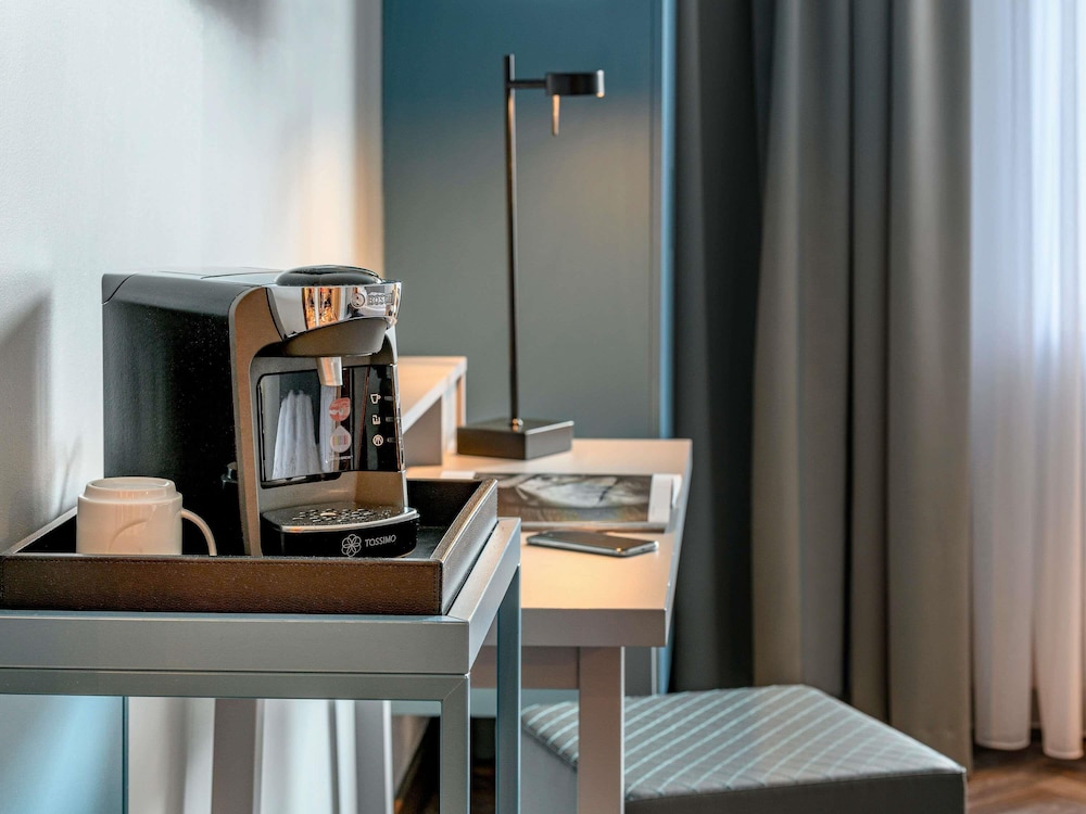 Habitación Privilege con cama king del hotel Mercure Dortmund Centrum. Foto 8