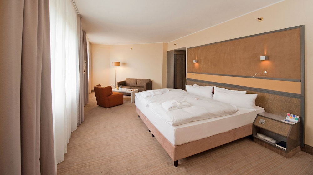 Habitación Privilege con cama king del hotel Mercure Dortmund Centrum. Foto 9