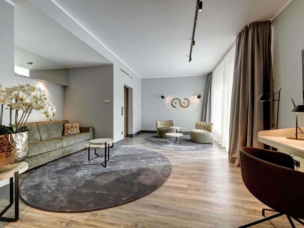 Suite Ejecutiva con cama King del hotel Mercure Dortmund Centrum. Foto 1