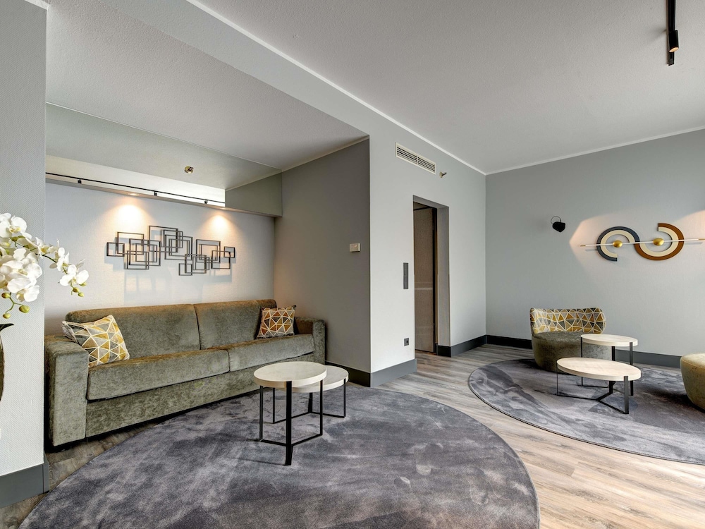 Suite Ejecutiva con cama King del hotel Mercure Dortmund Centrum. Foto 2