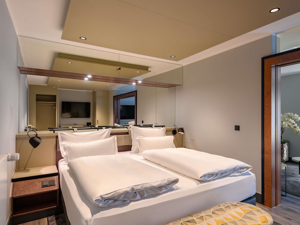 Suite Ejecutiva con cama King del hotel Mercure Dortmund Centrum. Foto 3
