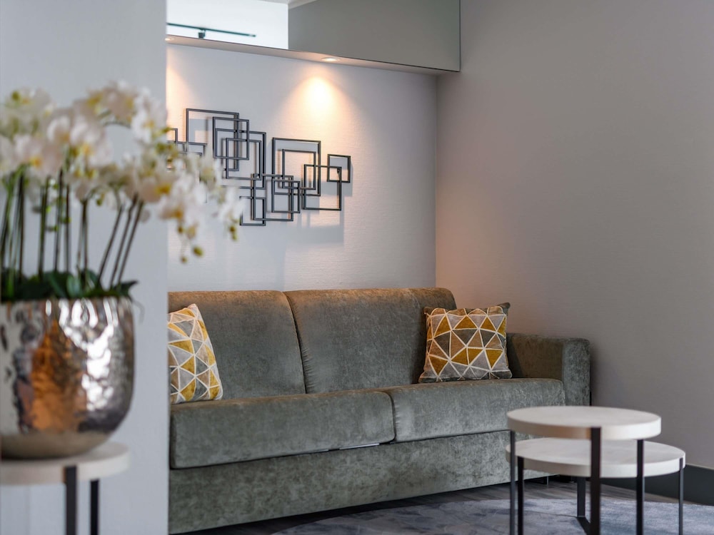 Suite Ejecutiva con cama King del hotel Mercure Dortmund Centrum. Foto 4