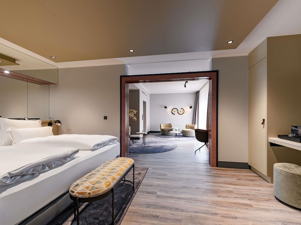 Suite Ejecutiva con cama King del hotel Mercure Dortmund Centrum. Foto 6