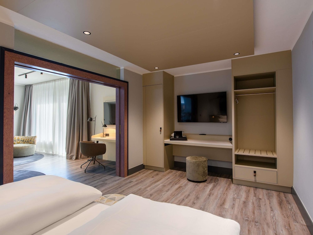 Suite Ejecutiva con cama King del hotel Mercure Dortmund Centrum. Foto 7