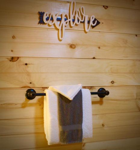 Estudio con cama extragrande del hotel Sundowner On Lake George. Foto 4