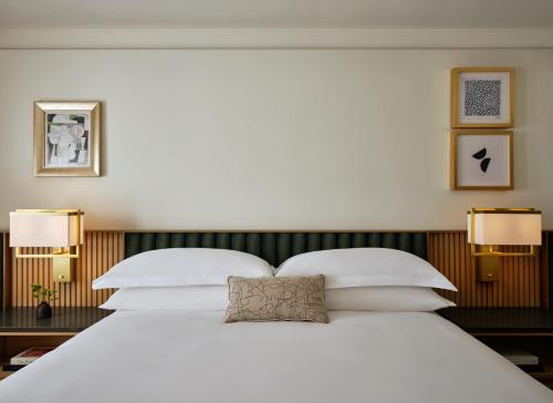 Habitación con cama grande y ducha a ras de suelo - Adaptada para personas de movilidad reducida del hotel 70 Park Avenue. Foto 1