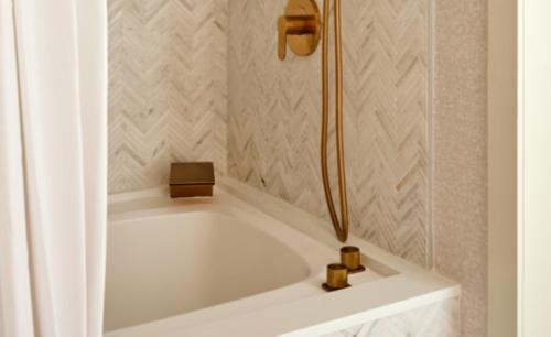 Premium King Room with Shower and Jetted Bath del hotel 70 Park Avenue. Foto 4