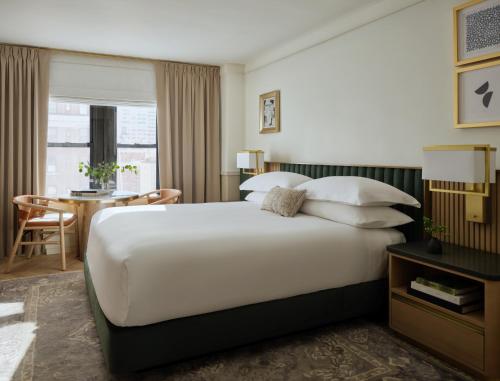 Habitación con cama extragrande. del hotel 70 Park Avenue. Foto 3