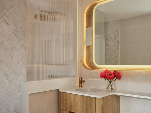 Habitación con cama grande y bañera - Adaptada para personas con movilidad reducida del hotel 70 Park Avenue. Foto 3