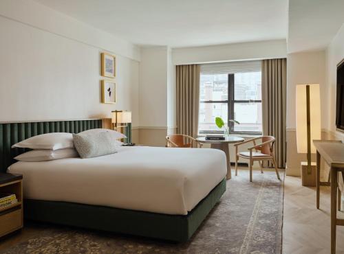 Premium King Room with Shower and Jetted Bath del hotel Kimpton Ashbel New York Park Avenue. Foto 2