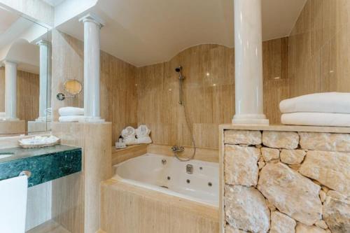 Suite del hotel R2 Rio Calma Spa and Conferencce. Foto 4