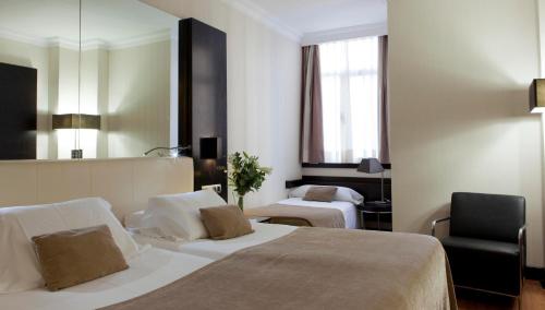 Habitación Triple del hotel Saray. Foto 1