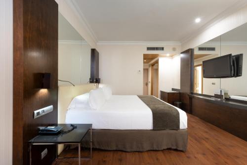 Habitación triple 3 camas individuales del hotel Saray. Foto 3