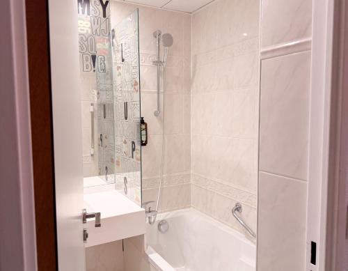 Habitación Doble Estándar - 2 camas del hotel Ibis Styles Paris Tolbiac Biblioteque. Foto 7