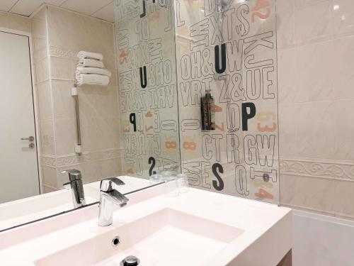 Habitación Doble Estándar del hotel Ibis Styles Paris Tolbiac Biblioteque. Foto 8