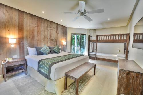 Habitación Familiar Superior Eco del hotel Sandos Caracol Nature Resort and Water Park All Inclusive. Foto 7