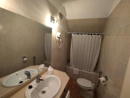 Habitación doble Vista Piscina Vista Patio Económica 1 Cama doble del hotel Casa Del Sol. Foto 7