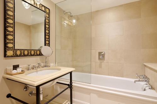 Habitación Executive - 2 camas del hotel Roseate House London. Foto 3