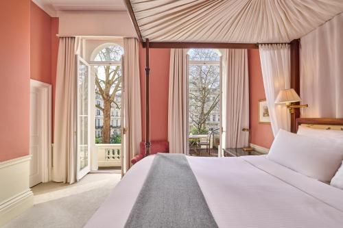 Suite con balcón del hotel Roseate House London