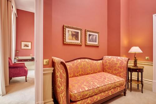Suite con balcón del hotel Roseate House London. Foto 1