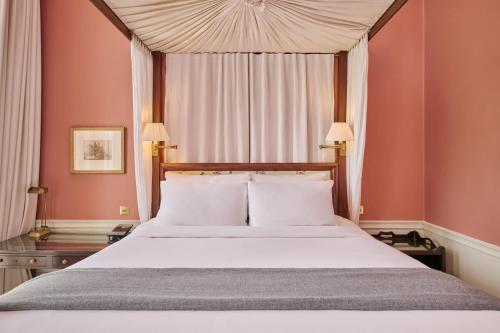 Suite con balcón del hotel Roseate House London. Foto 2