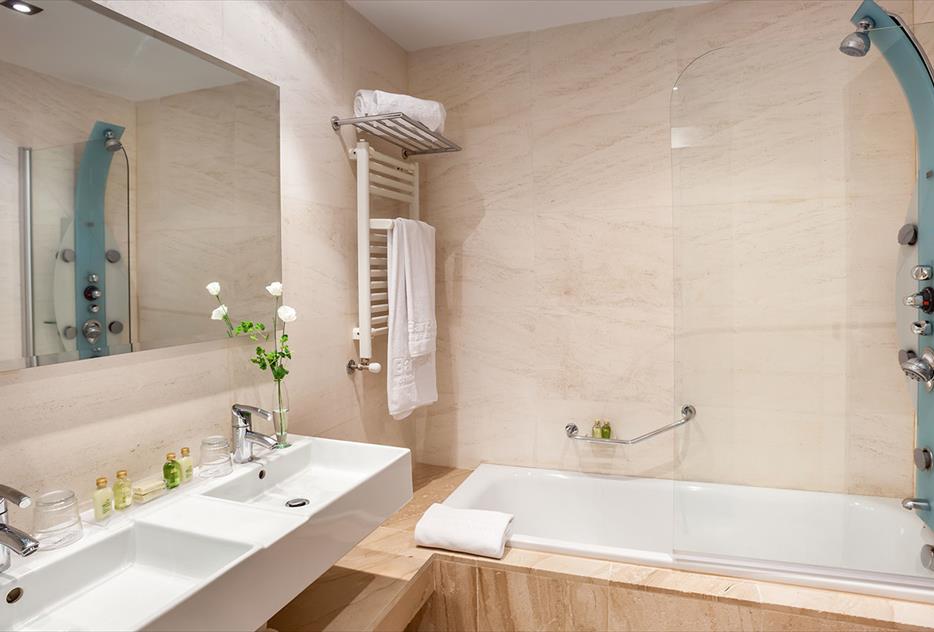 Habitación doble Superior Contigua del hotel Barceló Granada Congress. Foto 2