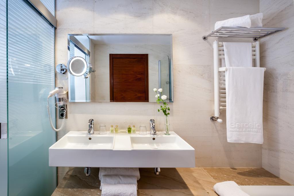 Habitación doble Superior del hotel Barceló Granada Congress. Foto 1