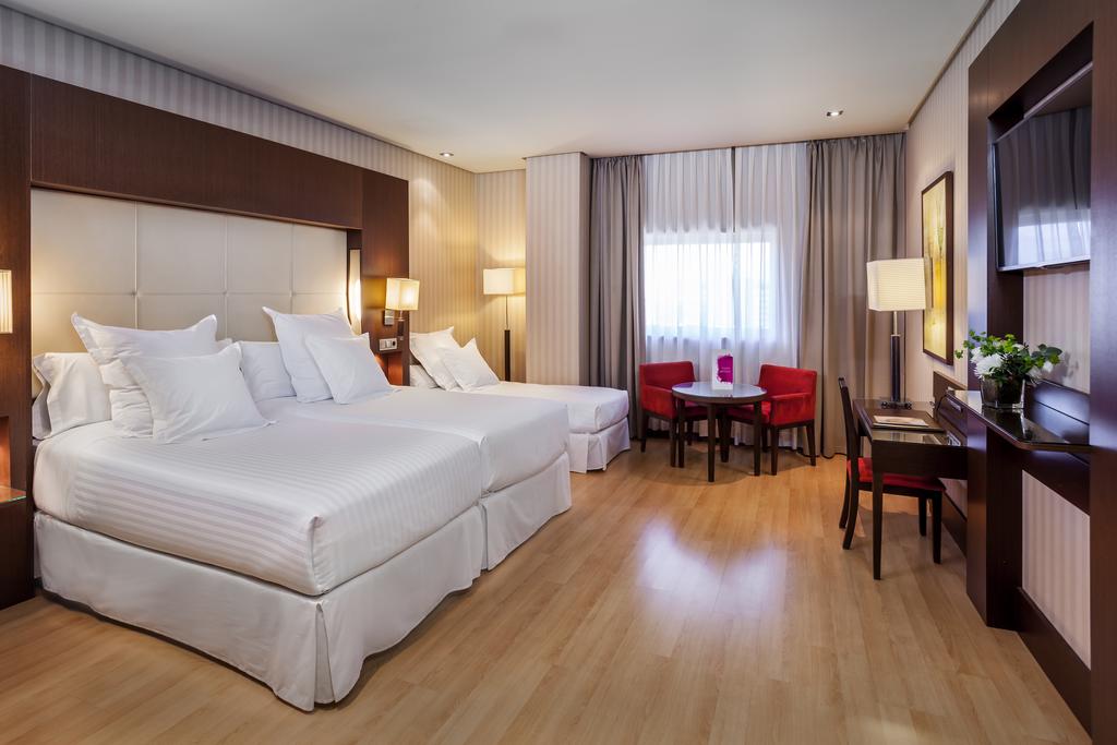 Habitación triple Superior del hotel Barceló Granada Congress