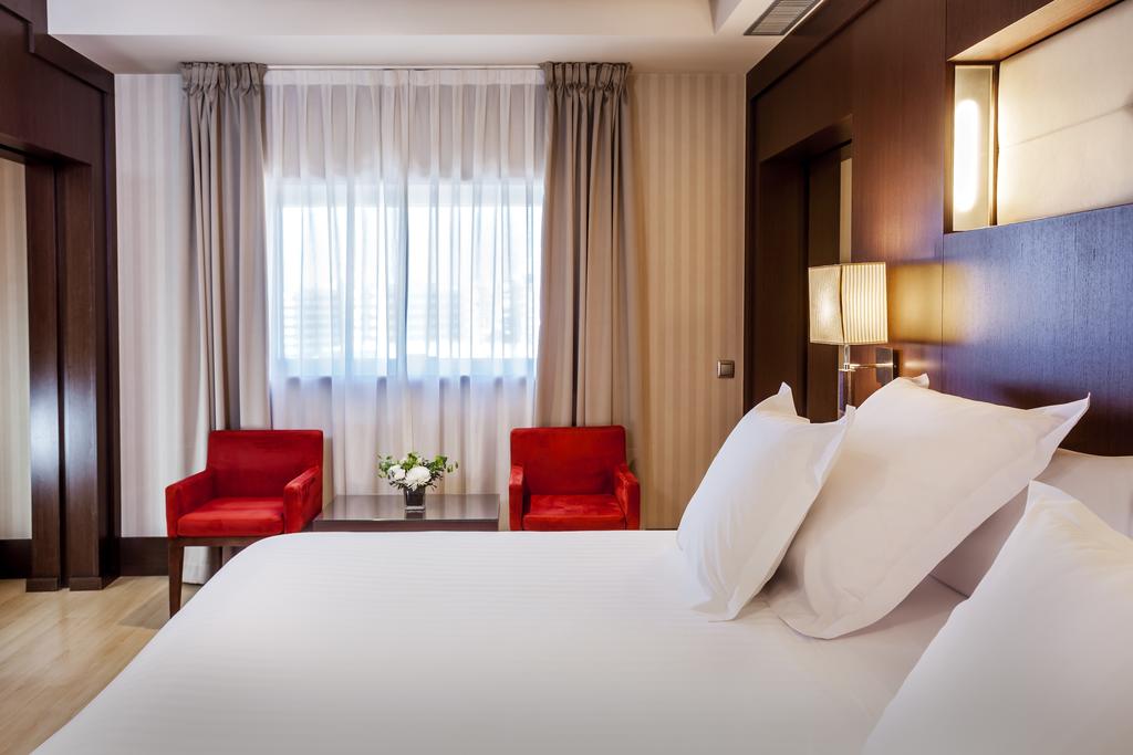 Junior suite Jacuzzi del hotel Barceló Granada Congress