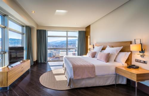 Suite con vistas a la ciudad del hotel Barceló Granada Congress. Foto 2