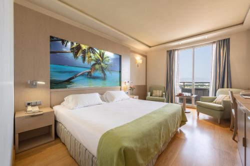 Habitación superior con balcón del hotel Nelva
