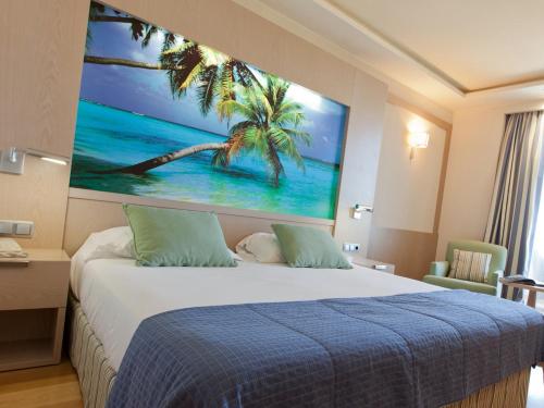 Habitación superior con balcón del hotel Nelva. Foto 3