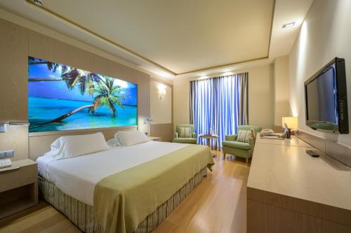 Habitación superior con balcón del hotel Nelva. Foto 6