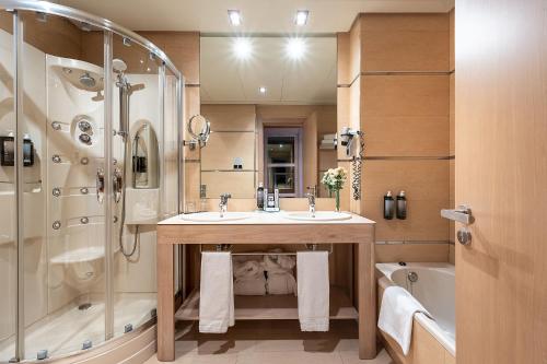 Habitación superior con balcón del hotel Nelva. Foto 11