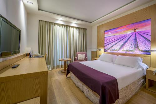 Habitación Doble con balcón del hotel Nelva. Foto 1