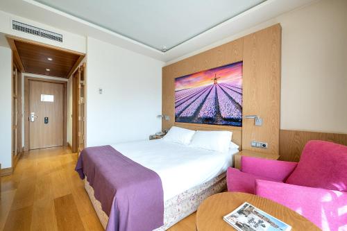 Habitación Doble con balcón del hotel Nelva. Foto 2