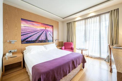 Habitación Doble con balcón del hotel Nelva. Foto 3