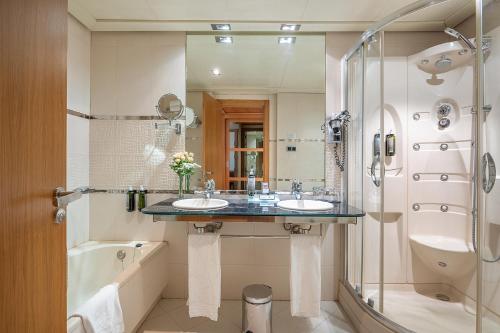 Habitación Doble con balcón del hotel Nelva. Foto 5