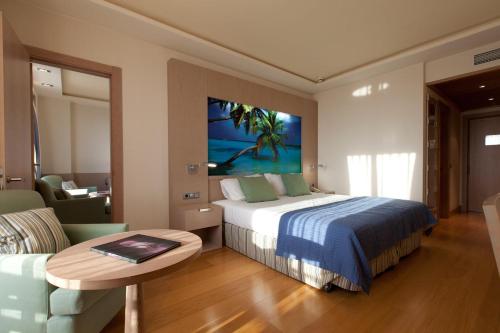 Habitación cuádruple del hotel Nelva. Foto 1
