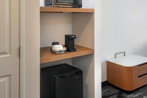 Habitación Doble Estándar con 2 camas grandes del hotel Fairfield Inn and Suites By Marriott Rome. Foto 1