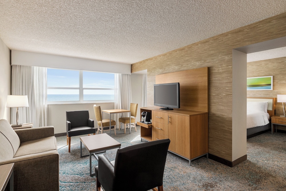 Suite, 1 cama de matrimonio grande, vistas al mar del hotel Holiday Inn Miami Beach - Oceanfront, An Ihg. Foto 4