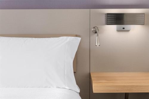 Habitación con 2 camas grandes del hotel Hilton Garden Inn Queens/jfk Airport. Foto 3