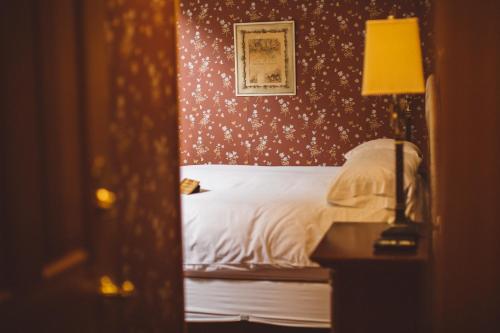 Habitación Deluxe con cama extragrande del hotel Albergo Allegria. Foto 1