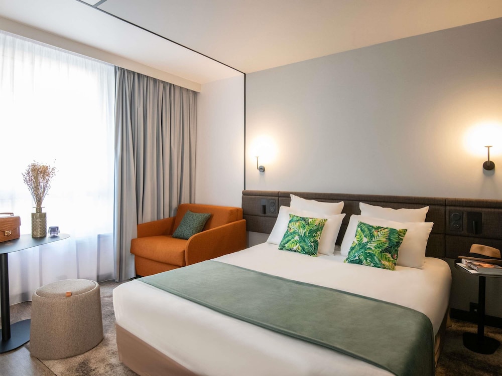 Habitación Superior - 1 cama doble y 1 sofá - cama individual del hotel Novotel Nice Aeroport Cap 3000