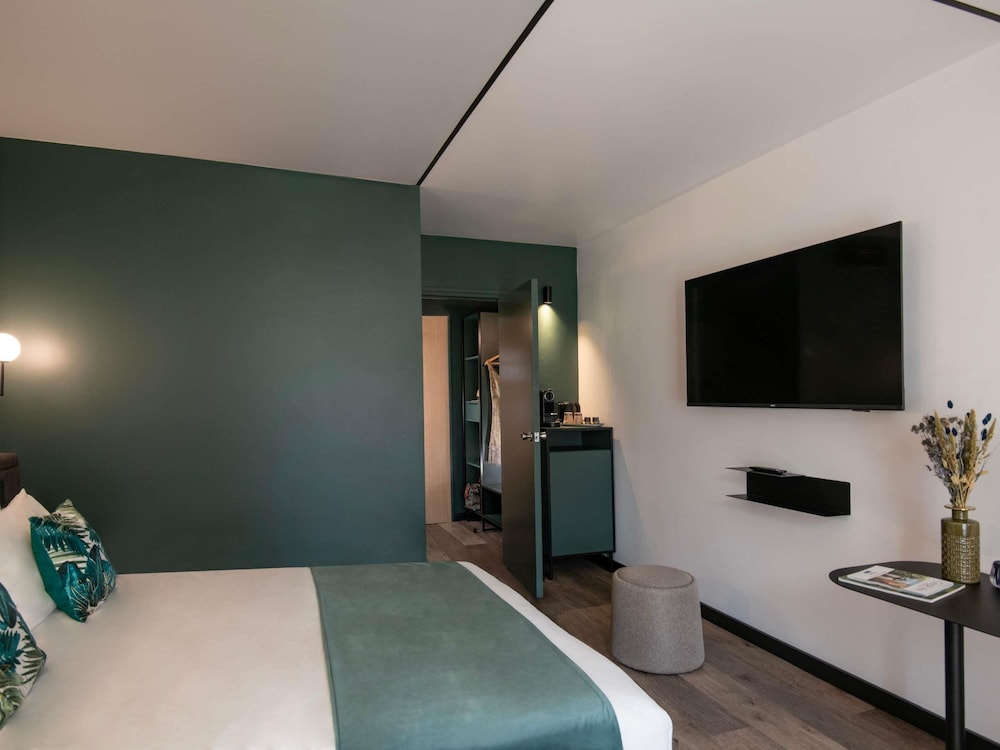 Habitación Superior - 1 cama doble y 1 sofá - cama individual del hotel Novotel Nice Aeroport Cap 3000. Foto 1