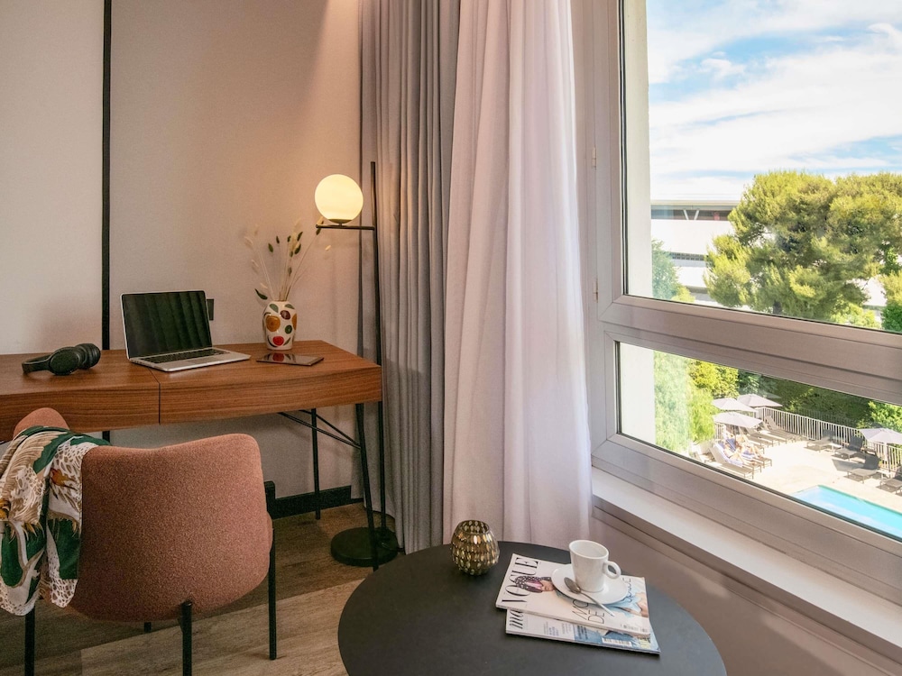 Habitación Ejecutiva con vistas al jardín - 1 cama king - size y 1 sofá - cama individual del hotel Novotel Nice Aeroport Cap 3000. Foto 4