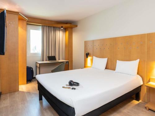 Habitación Doble Estándar del hotel Ibis Alcalá De Henares La Garena. Foto 2