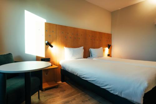 Habitación Doble Estándar - 2 camas del hotel Ibis Alcalá De Henares La Garena. Foto 2