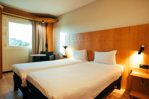 Habitación Doble Estándar - 2 camas del hotel Ibis Alcalá De Henares La Garena. Foto 3